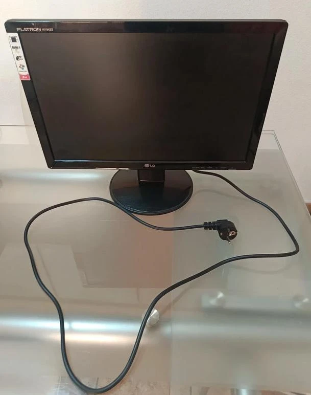 Monitor LG Flatron W1942S de 19 pulgadas Negro con cable, perfecto estado